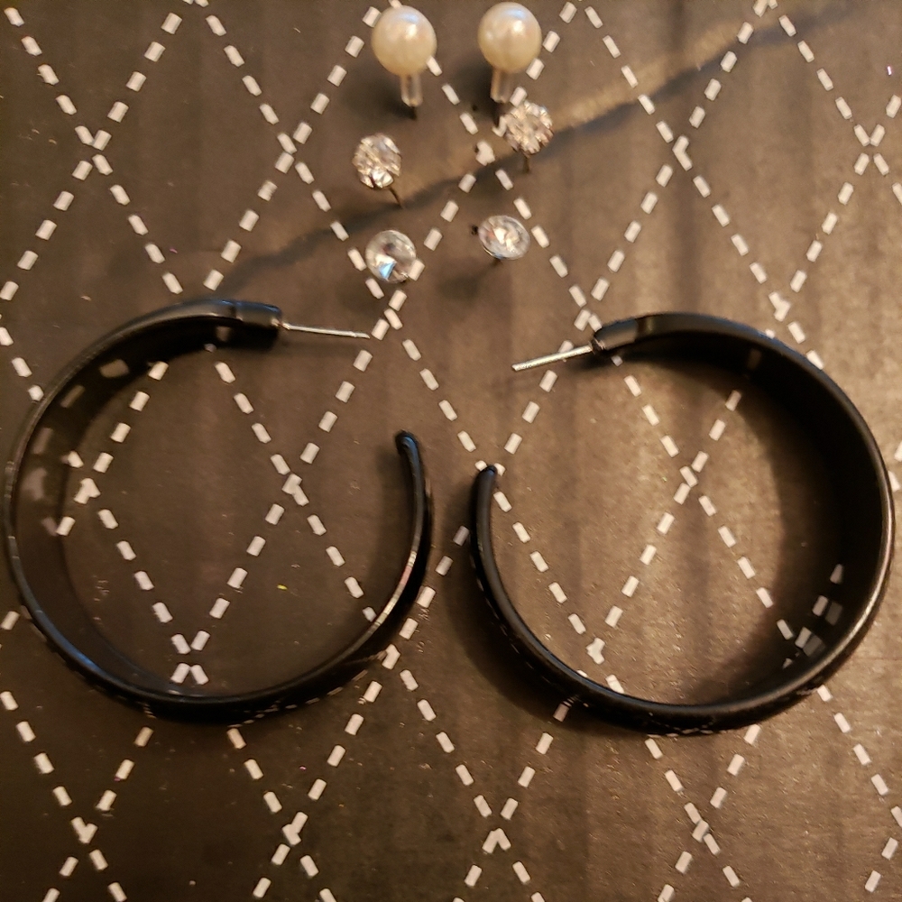 Free earrings set